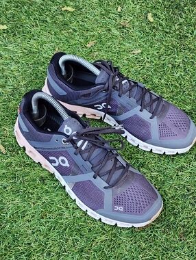 ON CLOUDFLOW - Womens Sneakers - SIZE 7.5